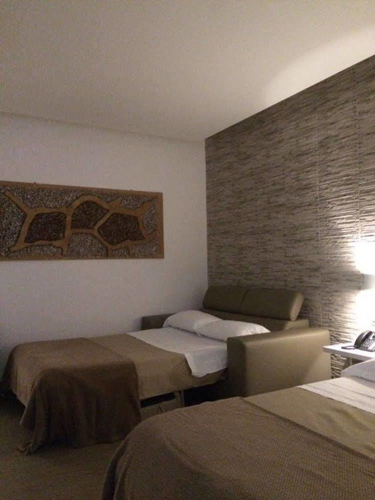 Domus Castroni Pompeo Magno Bed & Breakfast Roma Ngoại thất bức ảnh